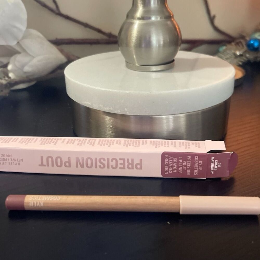 Kylie Cosmetics Precision Pout Lip Liner - Comes Naturally